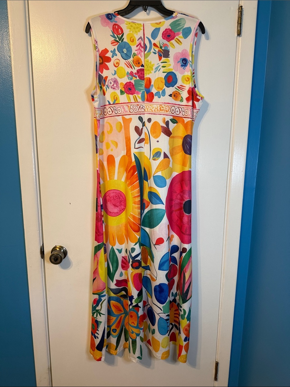 Vibrant Floral Sleeveless Maxi dress - Picture 4 of 8
